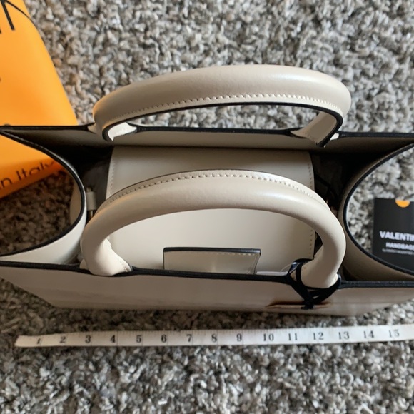 Valentino gorgeous  leather tote.. Made in 🇮🇹 - Picture 2 of 12